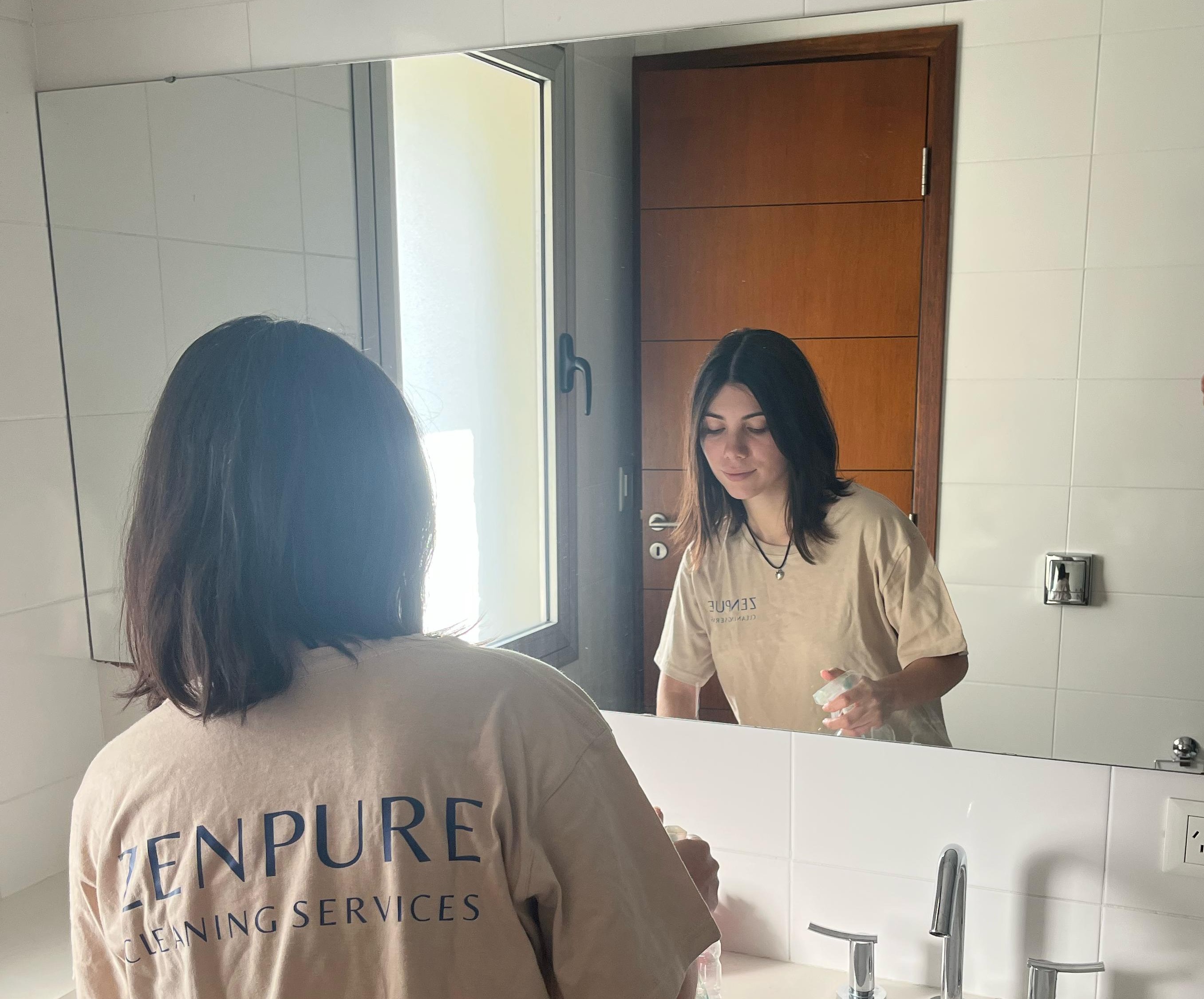 Zenpure cleaner cleaning bathroom